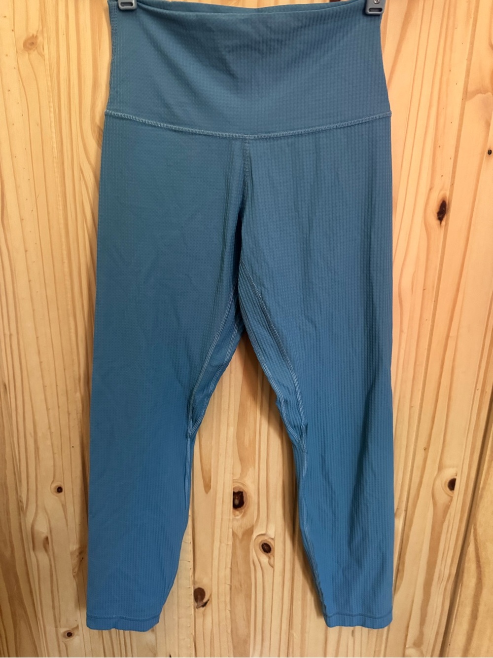 Women’s 6 lululemon align ribbed high rise crop 23”